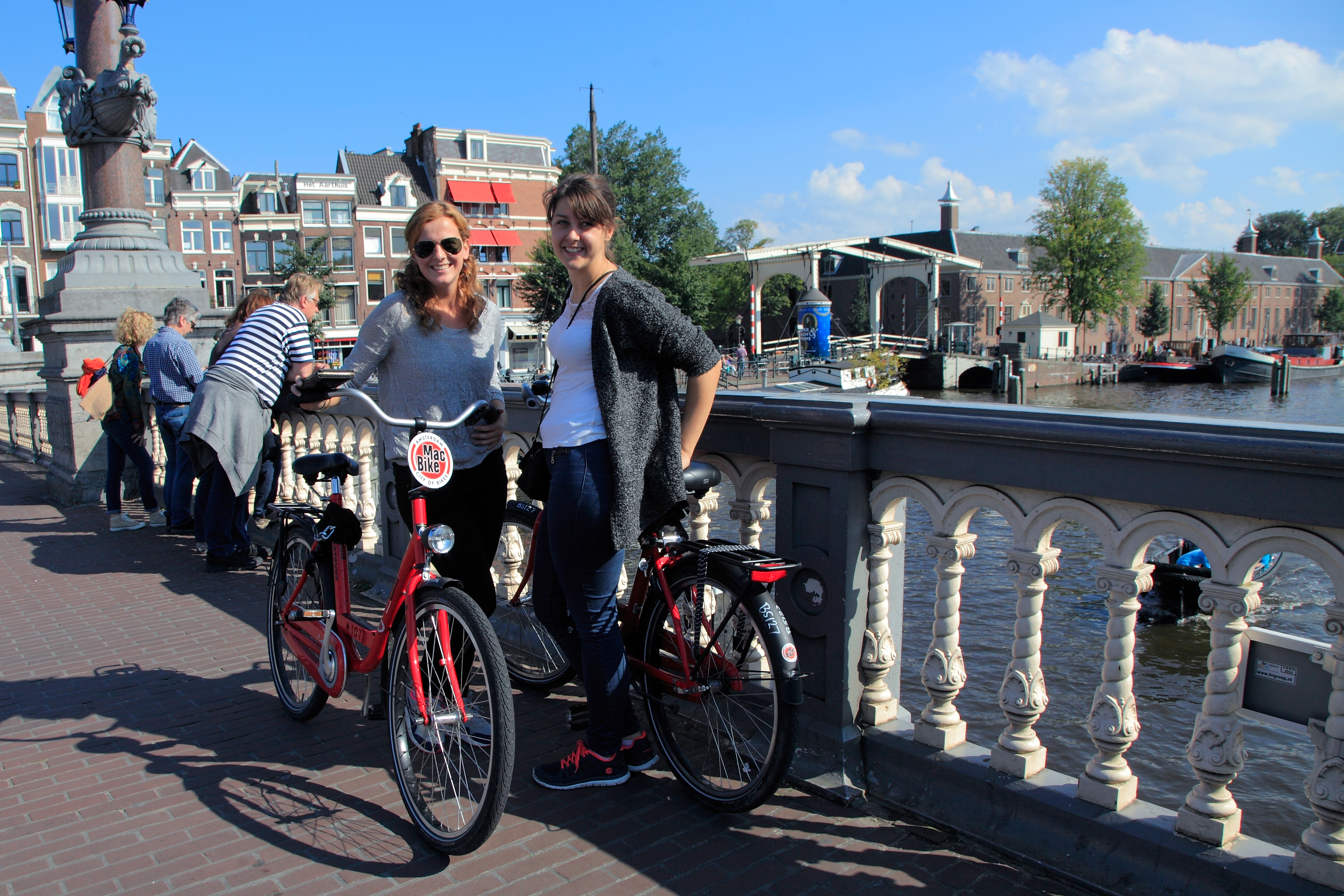Ontdek met 2 personen Amsterdam op de fiets bij MacBike fietsverhuur!