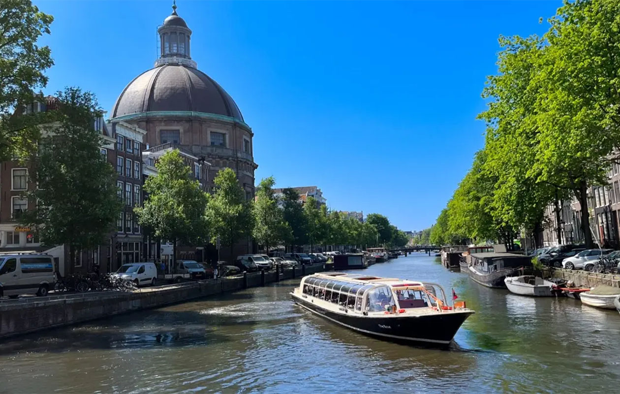 Rondvaart door Amsterdam met Amsterdam Boat Cruises (2p.)