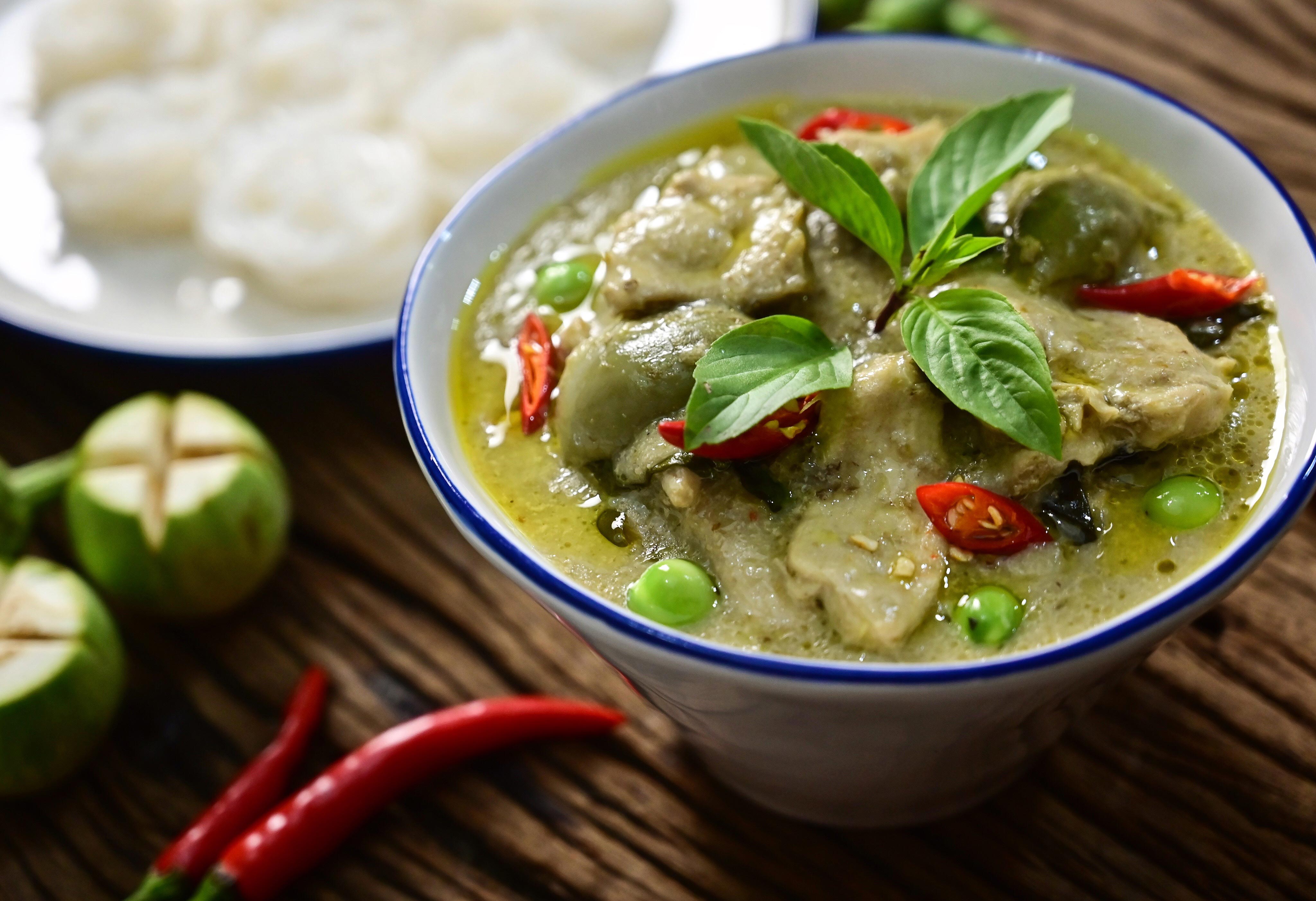 Thaise curry in een kommetje