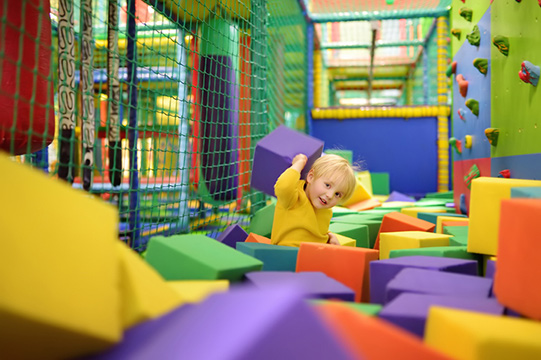 binnenspeeltuin indoor overdekt kinderen vakantieveilingen