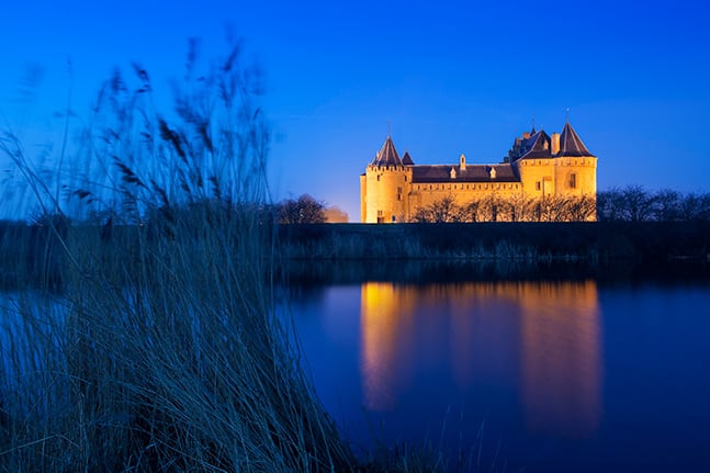 het Muiderslot in het donker