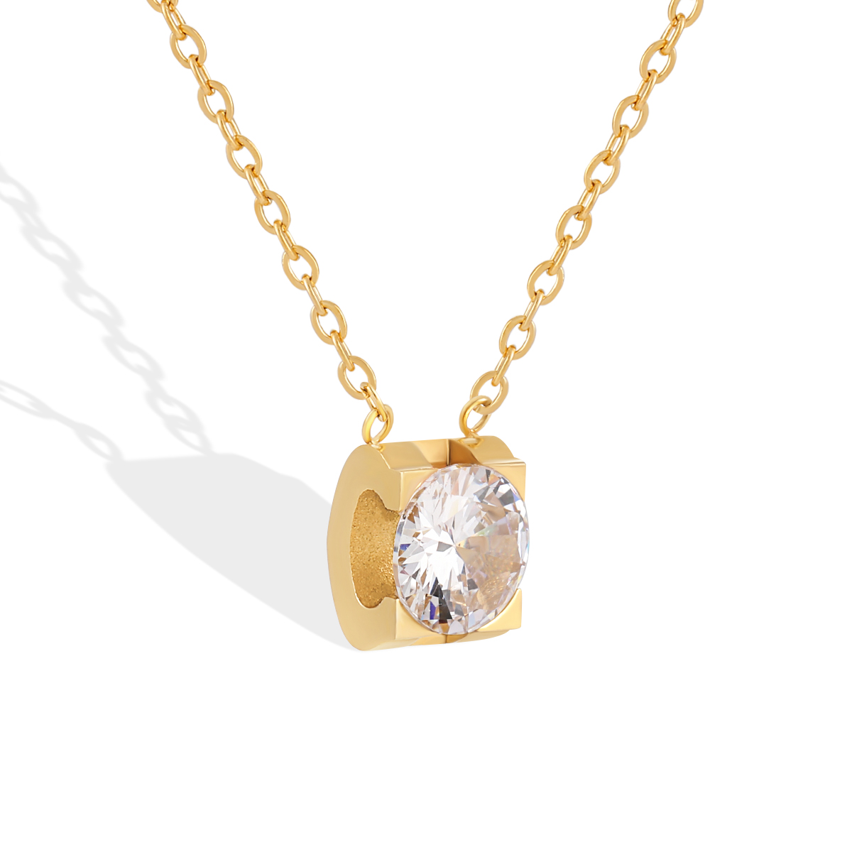 Collier de luxe avec pierre en pendentif