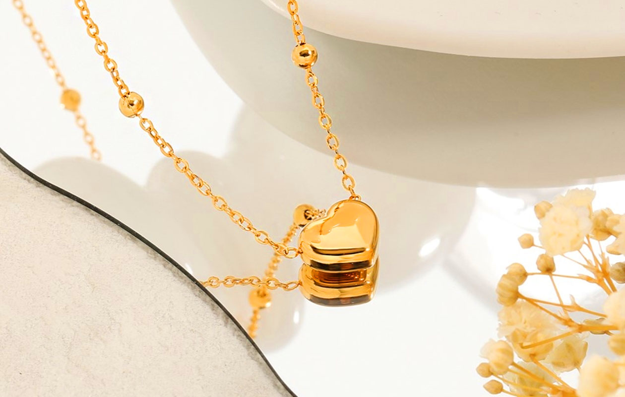 Goudkleurige ketting met schattige hartjes hanger