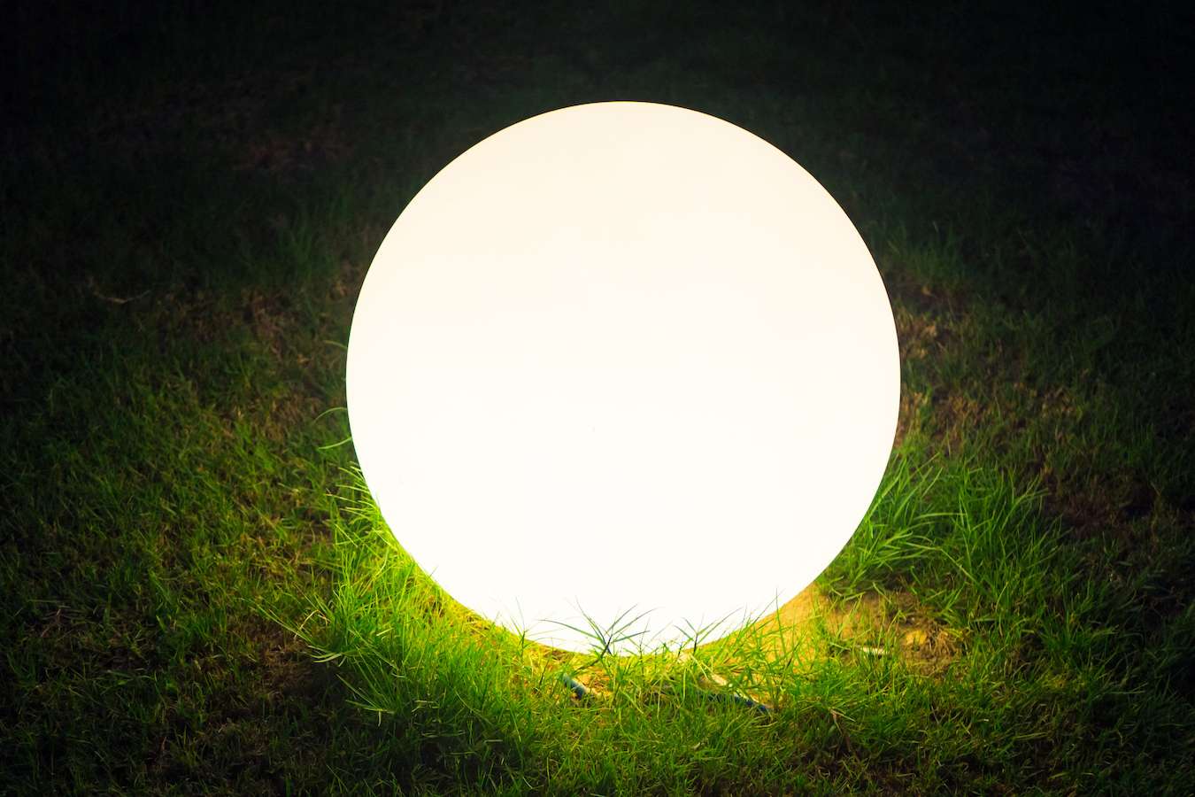 Hyundai Lighting - LED lichtbol met RGB op zonne-energie - 40 cm