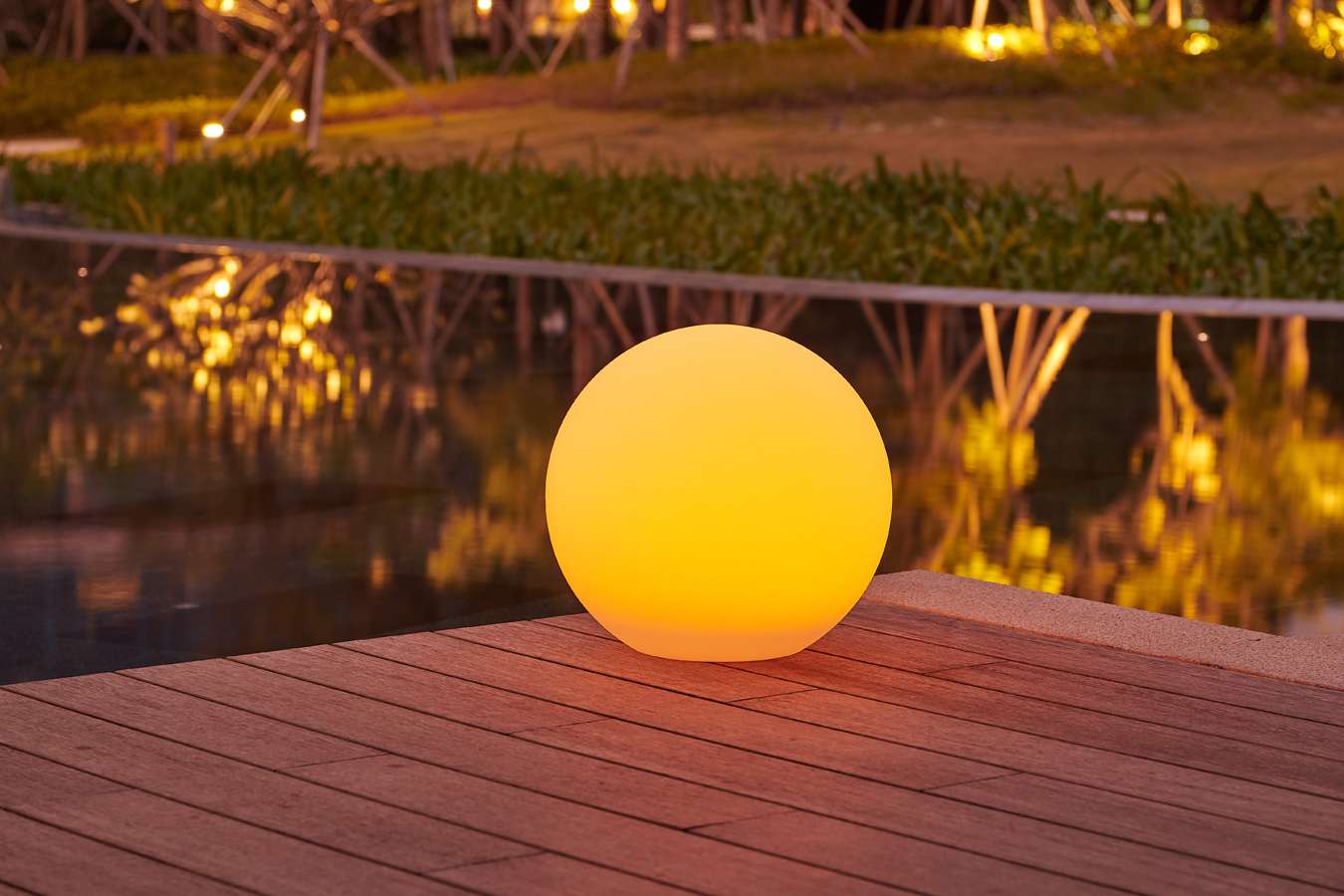 Hyundai Lighting - LED lichtbol met RGB op zonne-energie - 40 cm